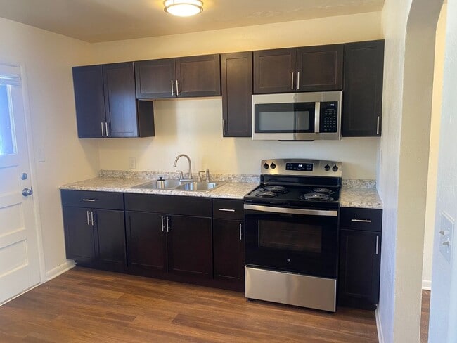 Photo - Newly Renovated 2BR | Courtyard & back patio | Lots of natural light Unit 1420 Hoyt St