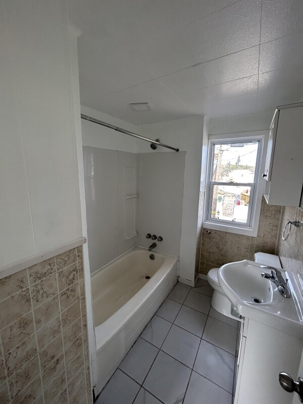 Photo - 294 Frood Rd Unit 2