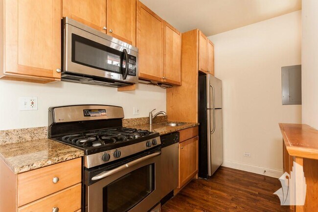 Photo - 736 W Addison St Unit 1W
