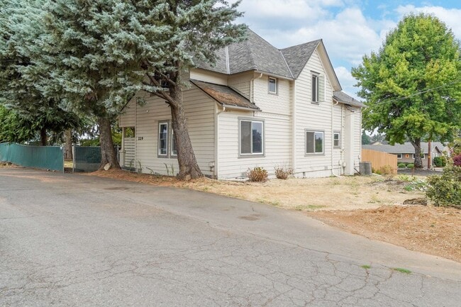 Photo - Beautifully Renovated 4-Bedroom Farmhouse on Large Corner Lot in the Heart of Sublimity - Water/S...