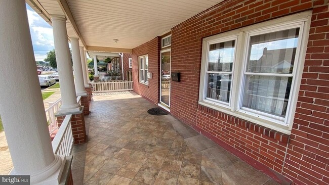 Building Photo - 2223 Noble St