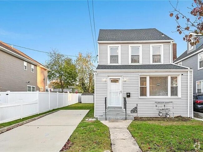 Building Photo - 218 Princeton St Rental