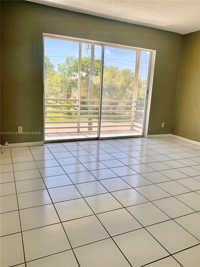 Building Photo - 20201 NE 29th Ct Rental