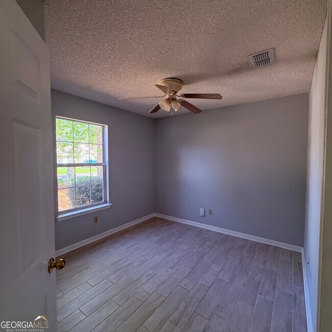 Photo - 175 Talbot Ct