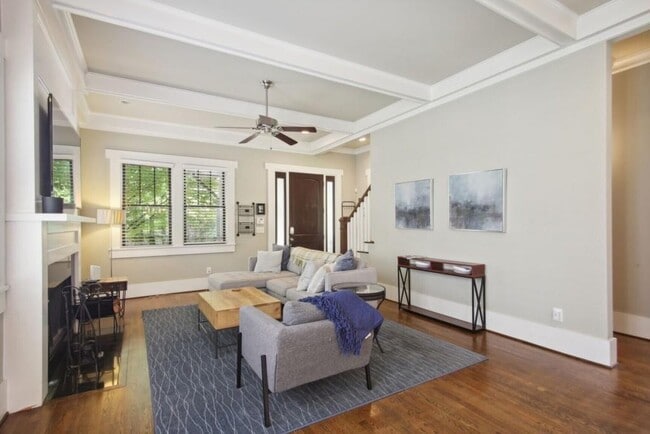 Photo - 519 N Highland Ave NE