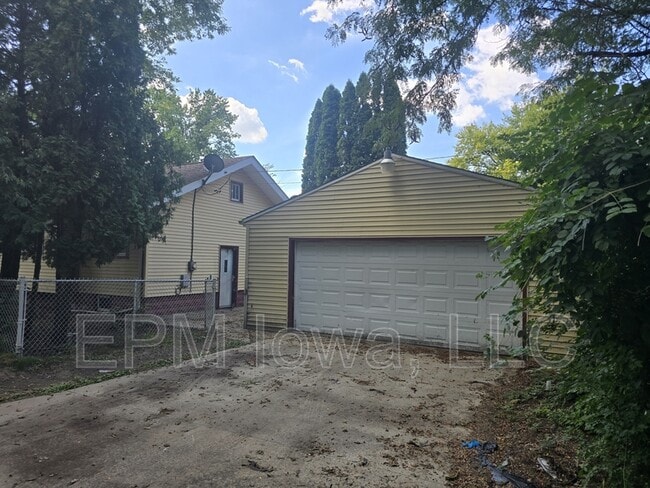 543 Sumner St