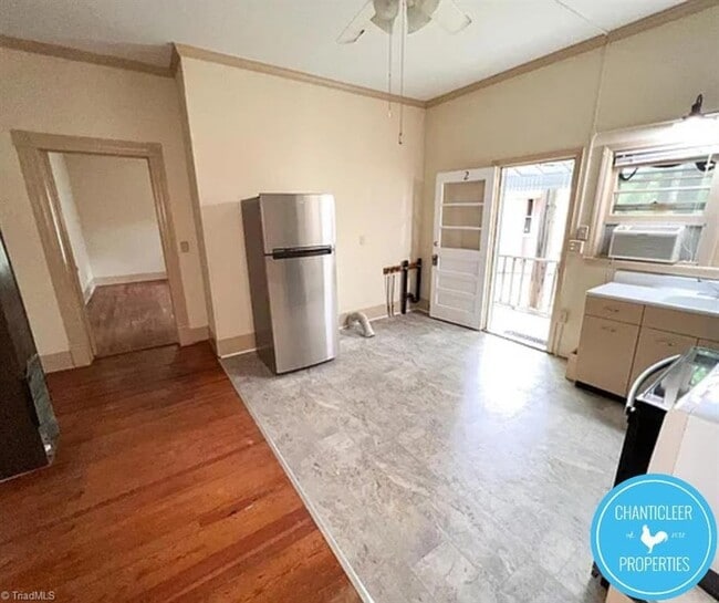 Photo - 305 Oakwood St Unit 2