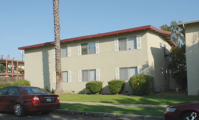 Photo - 1807 Bradford Way