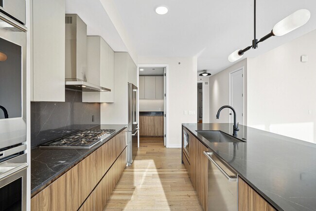 Photo - 1114 W Carroll Ave Unit PH-3203