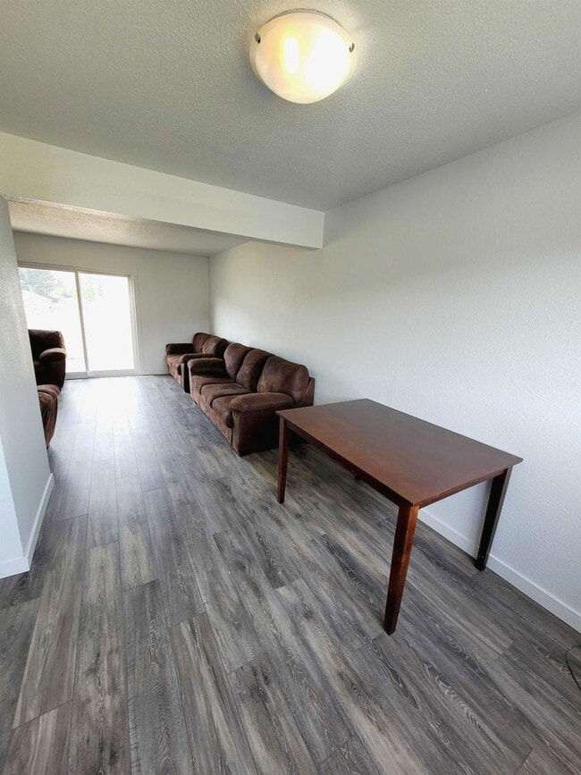 Photo - 3 bedroom in Kitimat BC V8C 1W2