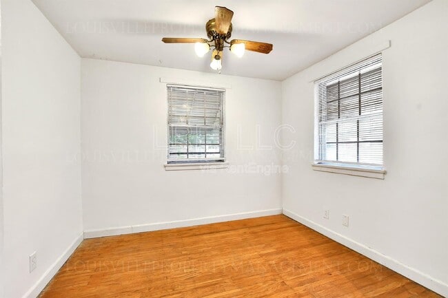 Photo - 702 Compton St