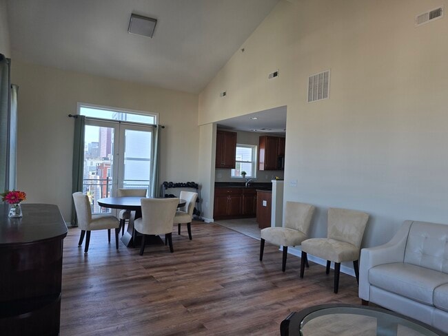 Photo - 1118 S Charles St Unidad 5