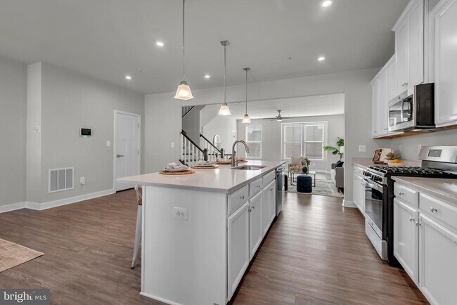 Photo - 14910 Townshend Ter Ave