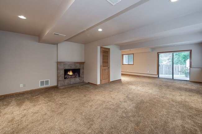 Photo - Amazing 4bed/2.5bath Home with Landscaping Included Located in Bellevue!