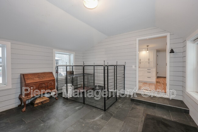 Photo - 395 Critchett Rd