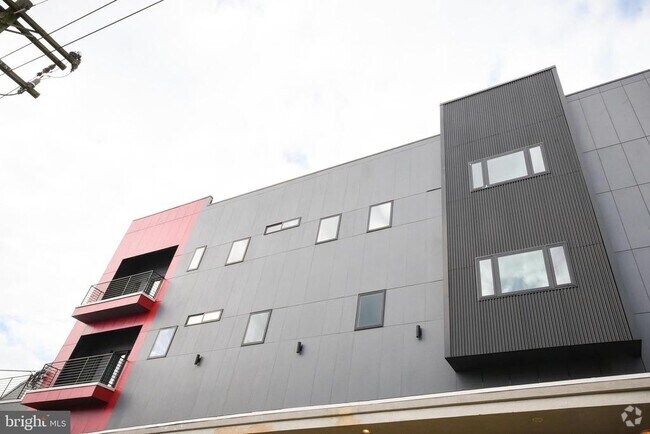 Building Photo - 6162 Ridge Ave Unit 202 Rental