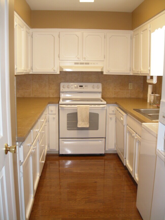 The kitchen - 2628 Southbury Cir Unidad 2628