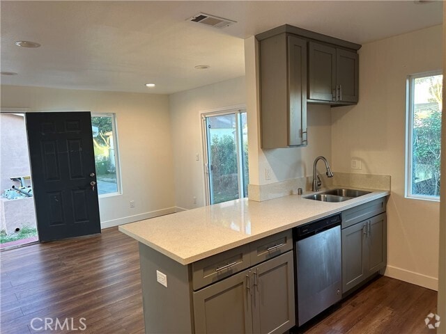 Building Photo - 406 W 95th St Rental