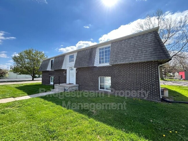 Building Photo - 305 Bellbrook Ave