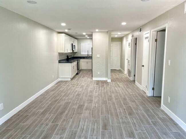 Photo - Fully Remodeled 2bedroom near downtown Unit 12