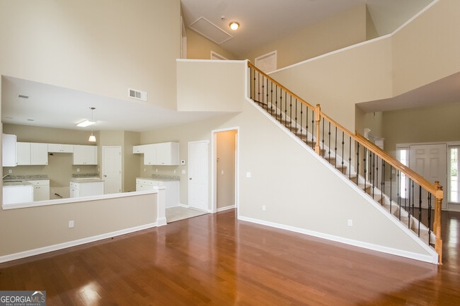 Photo - 3180 Elmendorf Dr NW