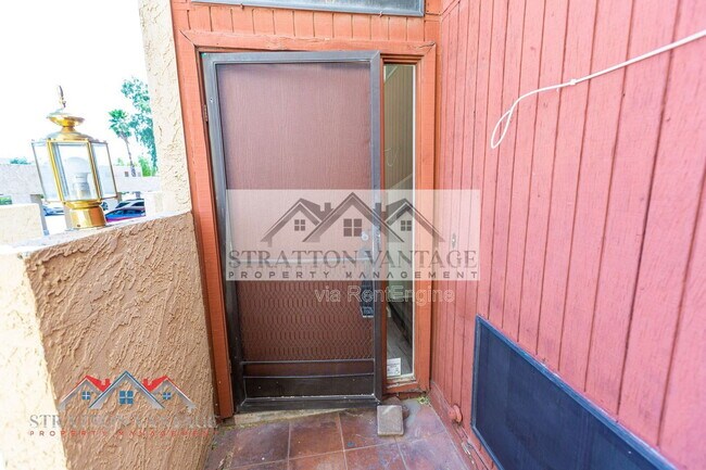 Photo - 2165 E University Dr