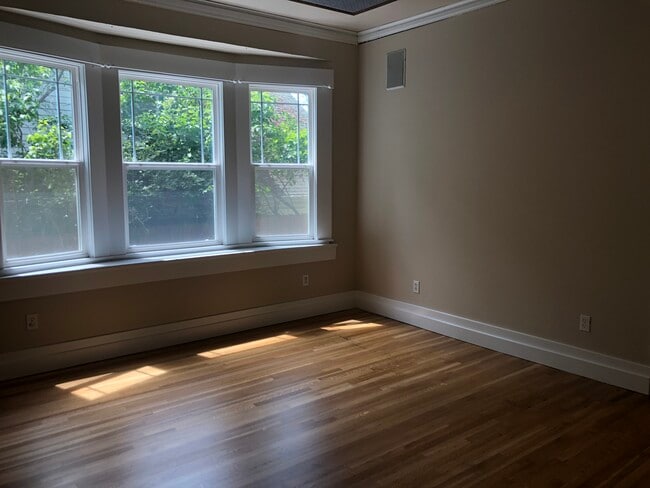 Photo - 635 NE Opal St