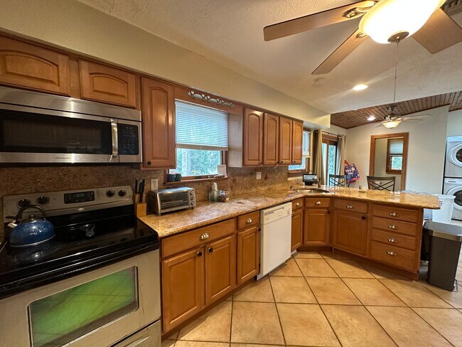 Eat in Kitchen, Granite - 10 Miller Place Rd