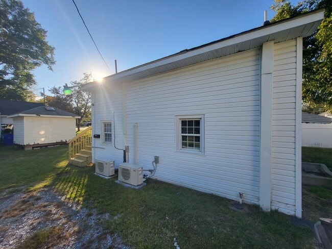 Photo - 707 W Main St