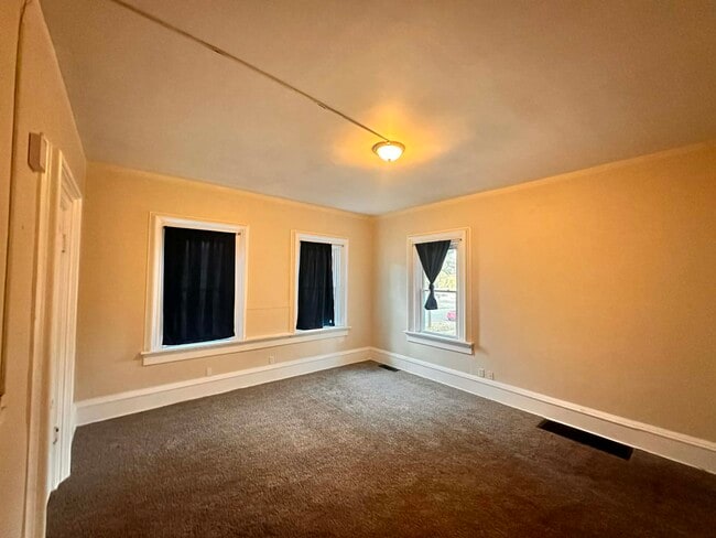 Building Photo - 1016 Haskell Ave Unit #1