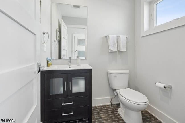 Photo - 66 Church St