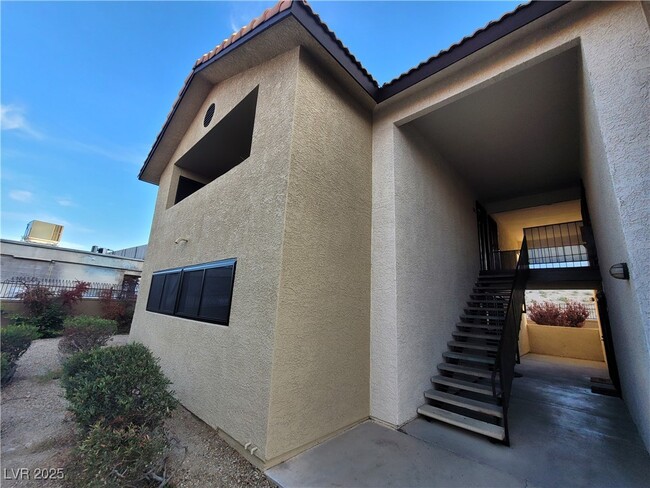 Building Photo - 2451 N Rainbow Blvd Unit 1038 Rental
