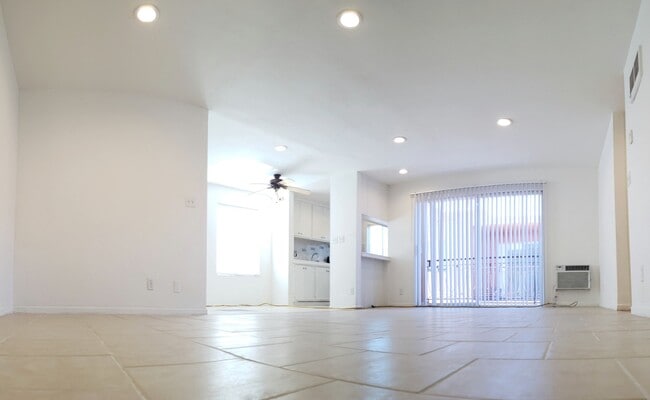 Photo - 8108 Langdon Ave Unidad 2
