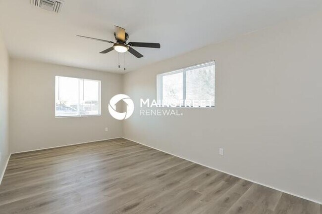 Photo - 4634 E 13th St