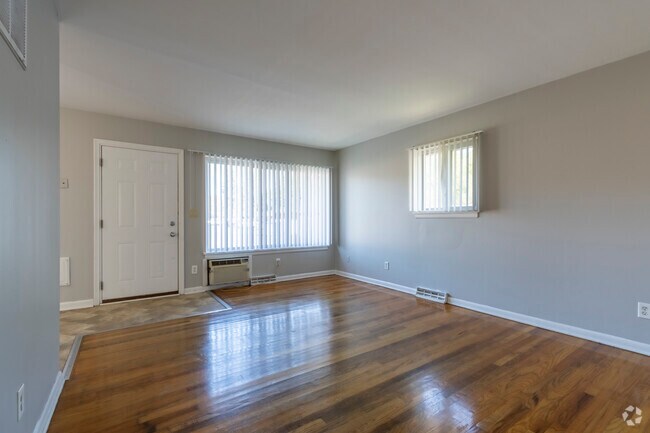 2 habitaciones, 1 baño - 650 pies cuadrados - Sala de estar/comedor - Campbell Apartments