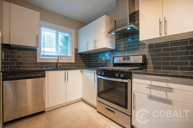 Building Photo - 773 Greenwood Ave NE Unit 10