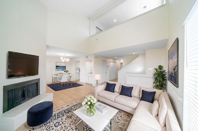 Building Photo - 7847 Green Lawn Dr Unit 7847