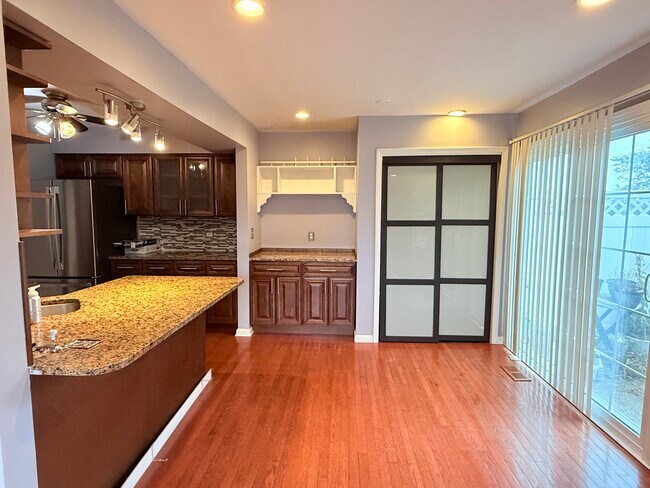 Photo - 272 Le Parc Cir
