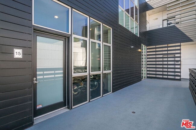 Photo - 825 Kings Rd Unit 15