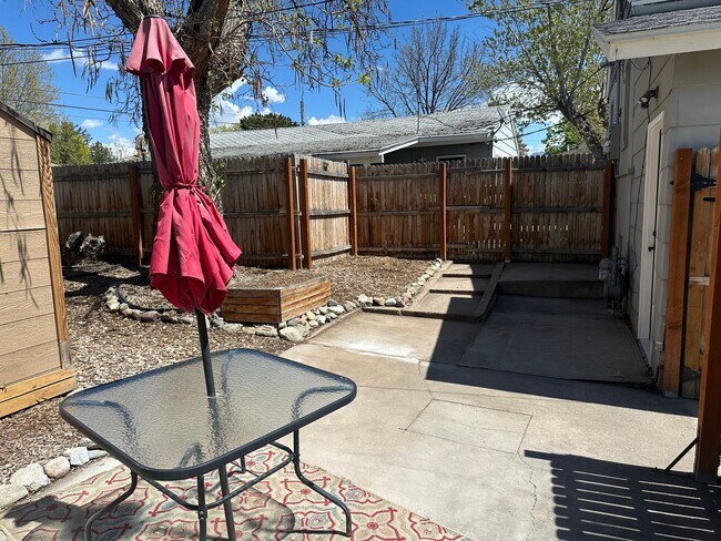 Photo - 449 Center St