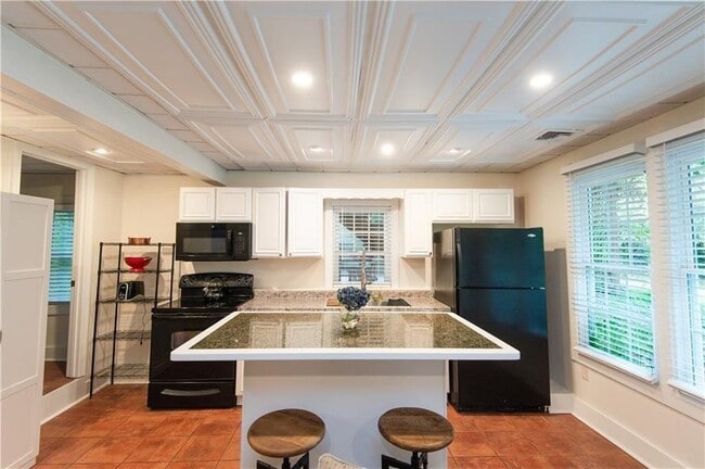 Photo - 554 E Main Rd