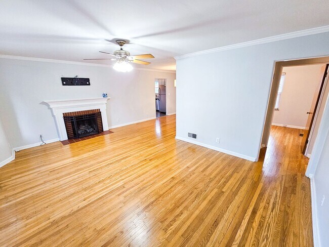 Photo - 6024 Hillside Ave E Dr