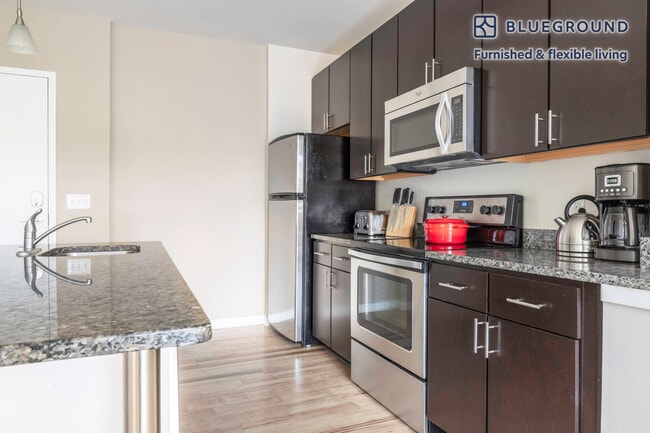 Photo - 360 H St NE Unidad SI FL6-ID171