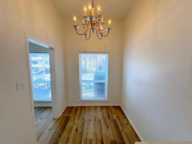 Photo - 211 S Manhattan Pl Unit 2