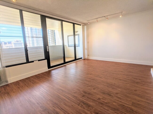 Photo - Sweeping Views from this partially furnished 1 Bed 1 Bath Condo w/ 1 Covered Parking Unidad 2403
