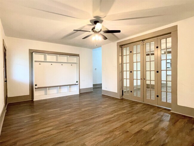 Photo - 210 Crescent Dr