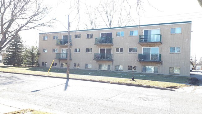 Building Photo - 7 Vimy Crescent Unit 9