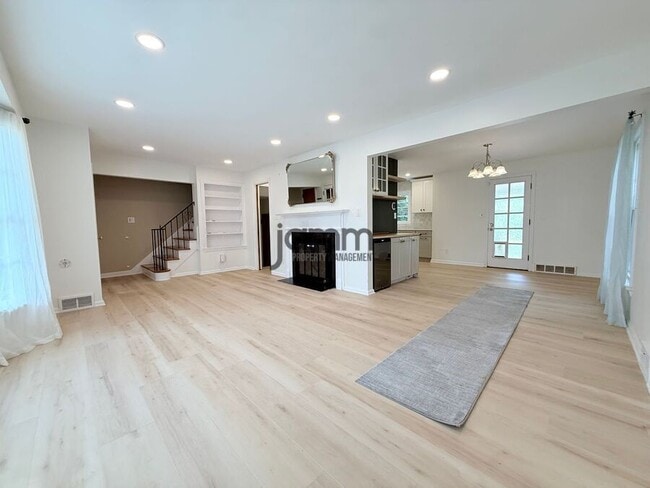 Photo - 2787 Derbyshire Rd
