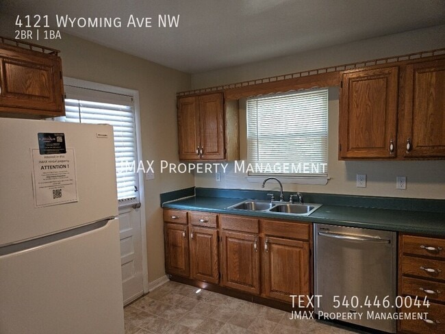 4121 Wyoming Ave NW