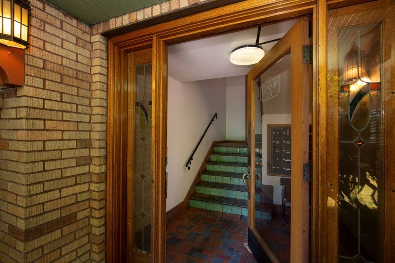 Photo - Leonard Apartments